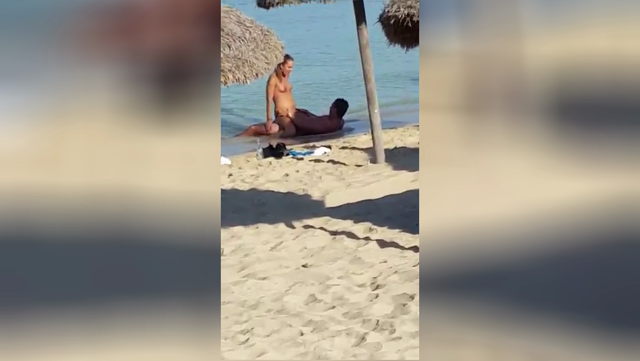 A maiorca scopano sul bagnasciuga