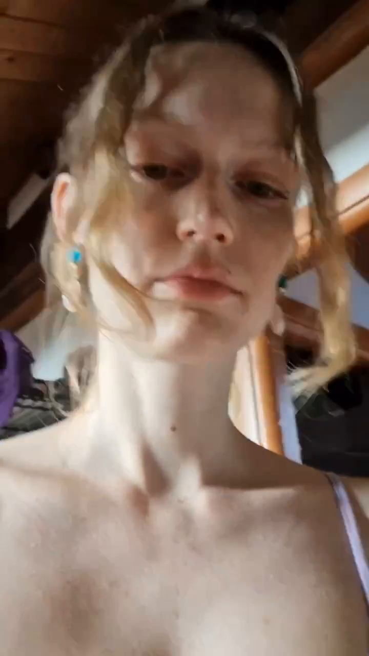 Luiza si scopre una tettona