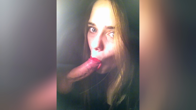 Bionda col rossetto mi fuma sul cazzo