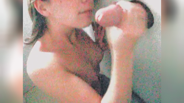 Il primo gloryhole di mia moglie