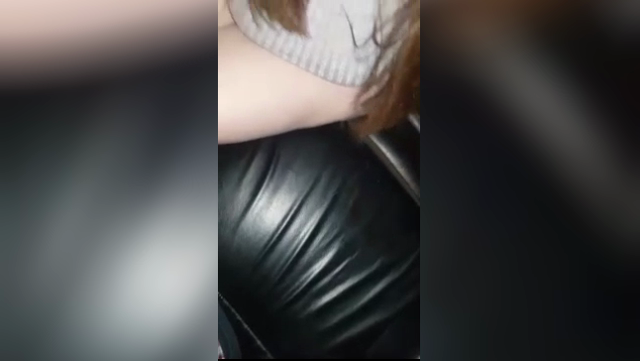 Me lo succhia e glielo pianto nel culo
