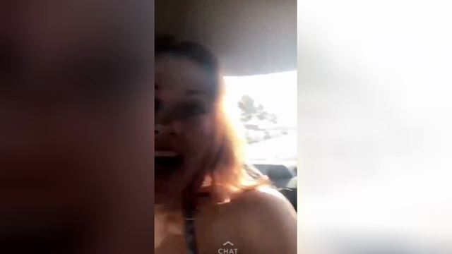 Fanno le troie sul sedile posteriore del taxi